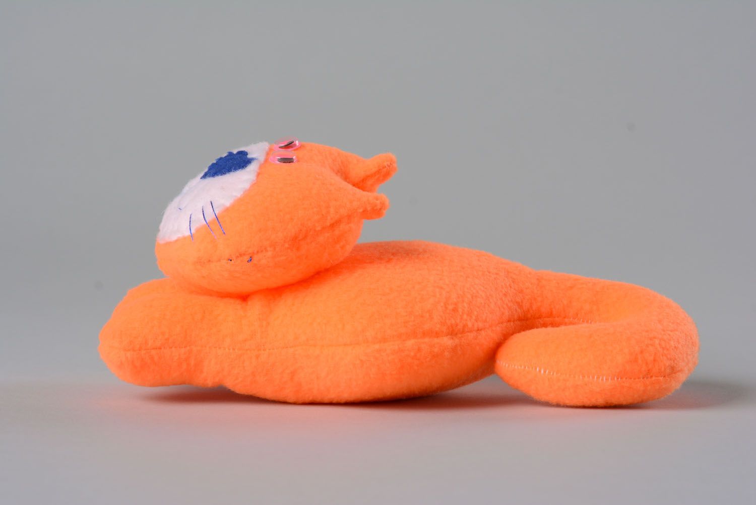 Brinquedo macio de tecido feito à mão Gatinho cor de laranja  foto 2