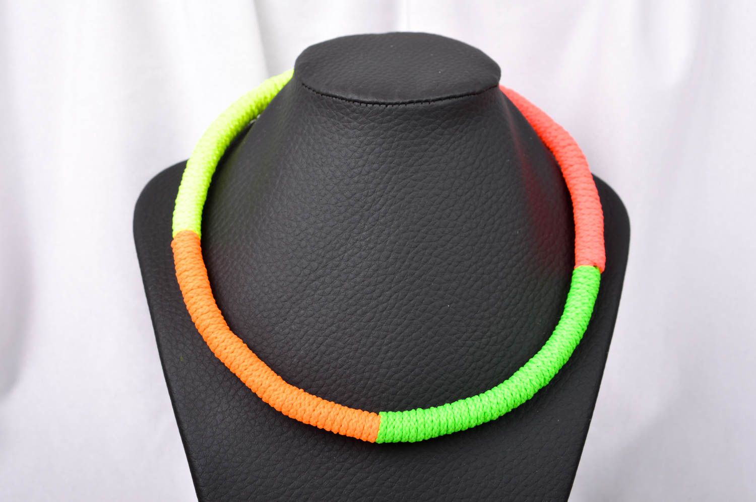 Collar de cuerda de colores artesanal adorno para el cuello accesorio de mujer  foto 1