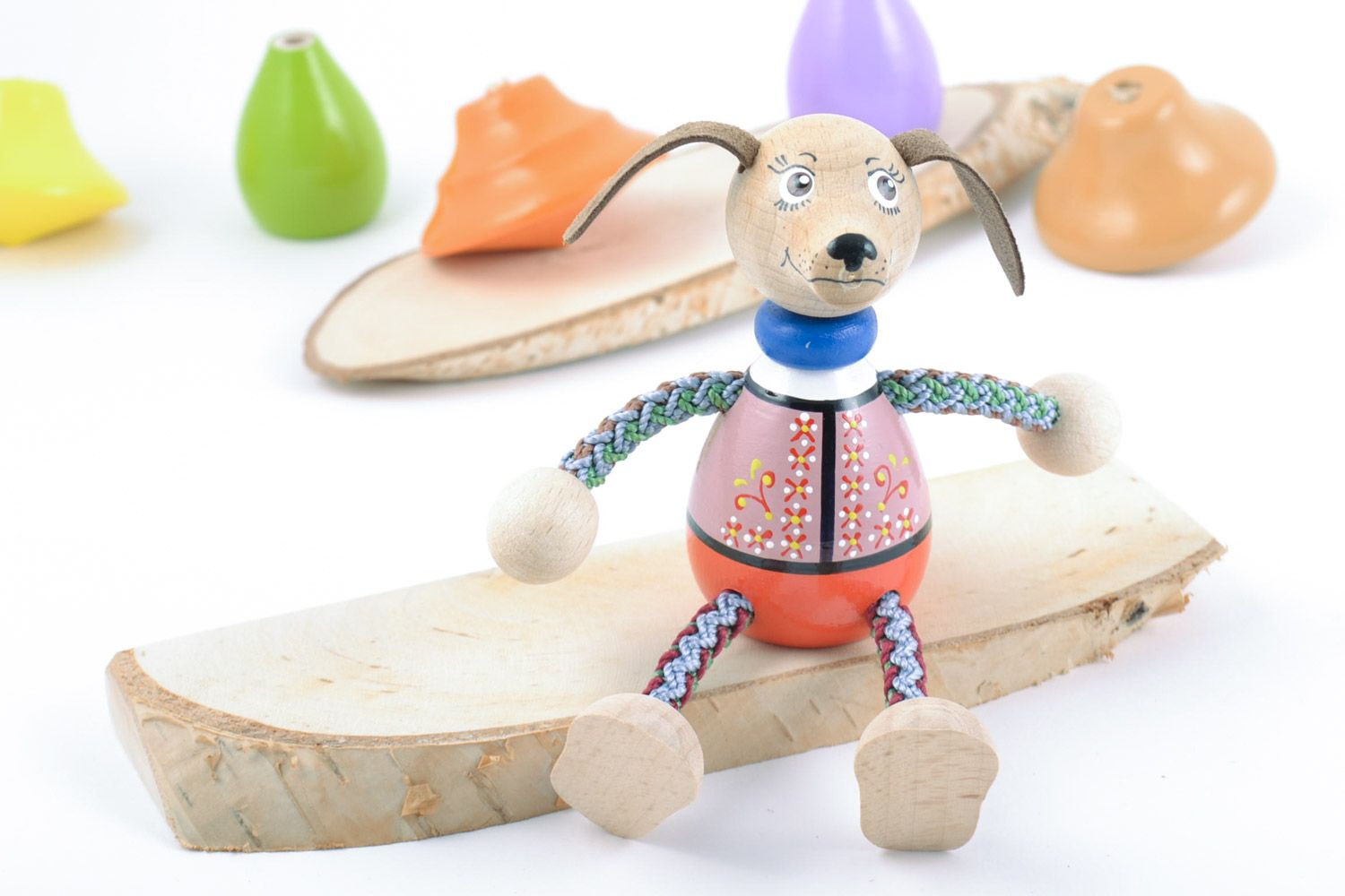 Кукла из дерева ручной работы с ногами на нитках и ручной росписью Собака фото 1