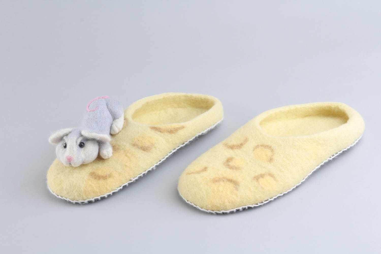 House slippers made of sheep wool photo 1