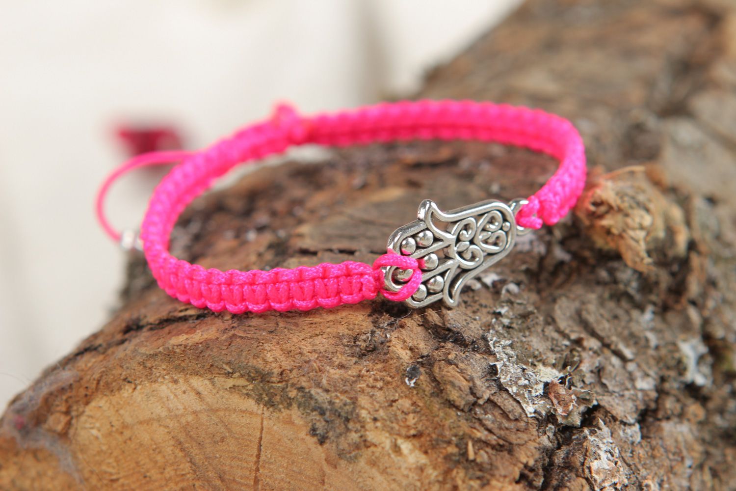 Bracelet tressé en lacet synthétique fin rose fait main original pour femme photo 4