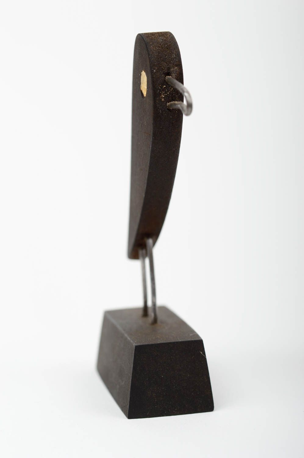 Черная статуэтка из древесины ясеня ручной работы оригинальная в виде птички фото 2