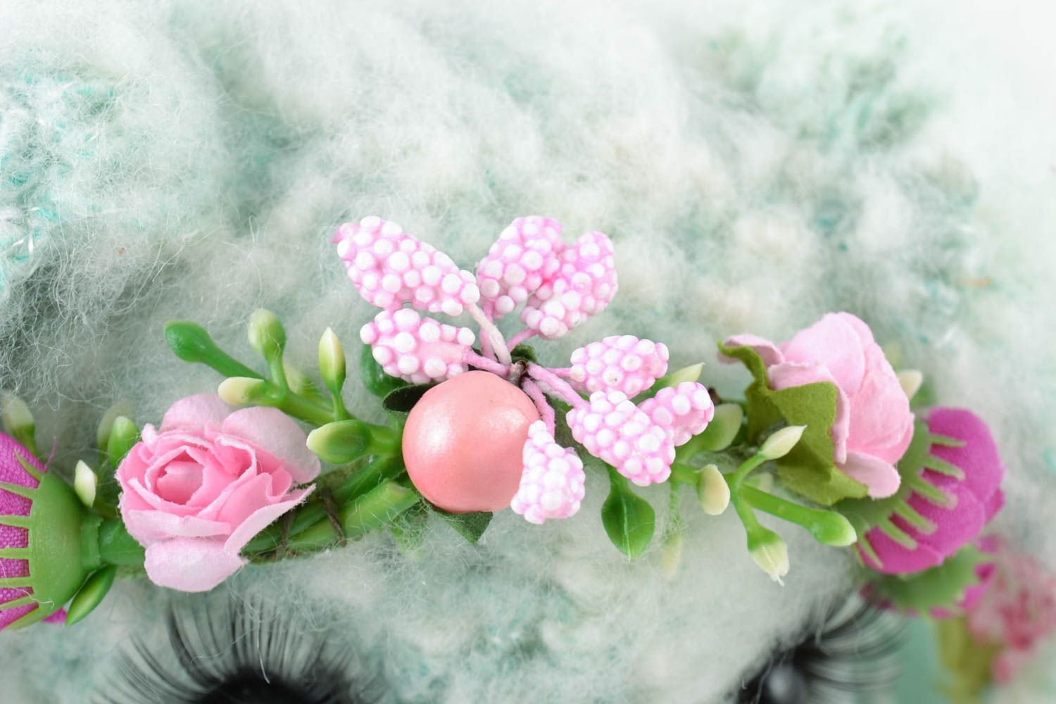 Peluche lapine tricotée avec courrone à fleurs faite main petite cadeau enfant photo 2