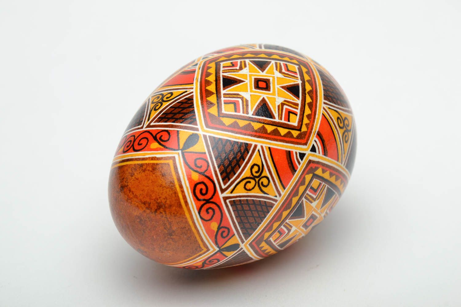 Oeuf décoratif de Pâques fait main original avec ornements ethniques peints photo 4