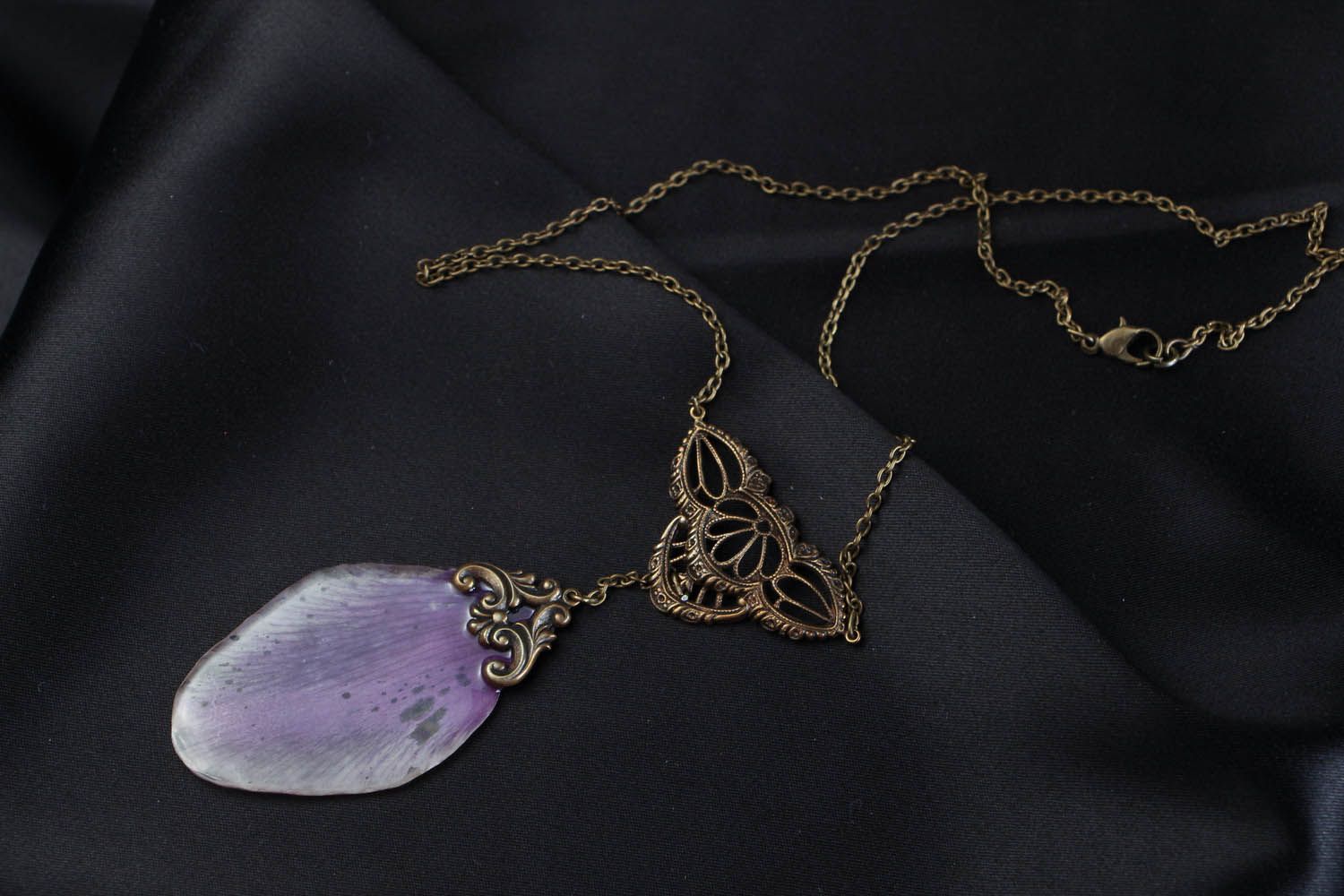 Pendant with Real Cyclamen Petal photo 1