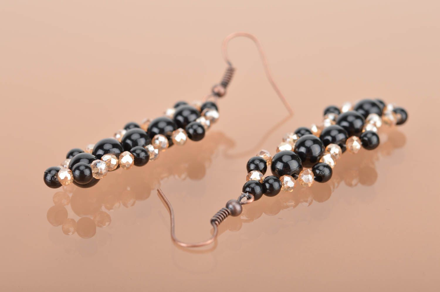 Handgemachte Ohrringe aus Bergkristall und keramischen Perlen für Damen foto 5