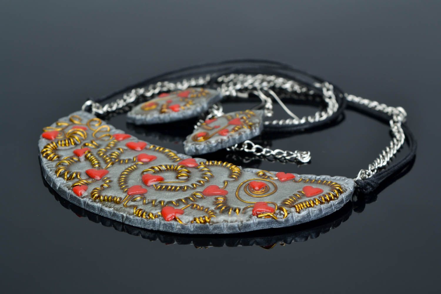 Conjunto de jóias feito de cerâmica plástica decorados com esmalte De coração a coração foto 1