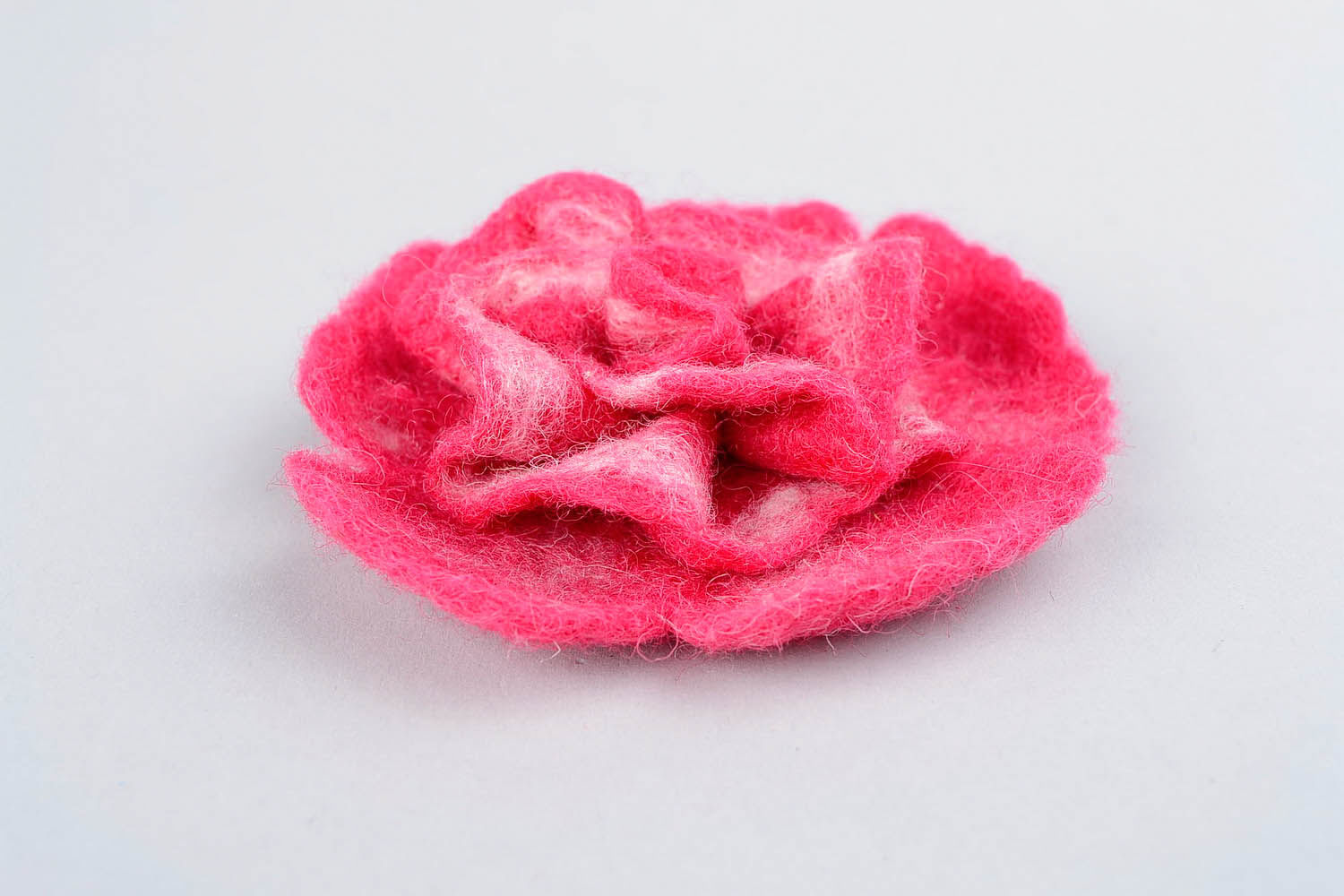 Broche en laine Pivoine rose photo 4
