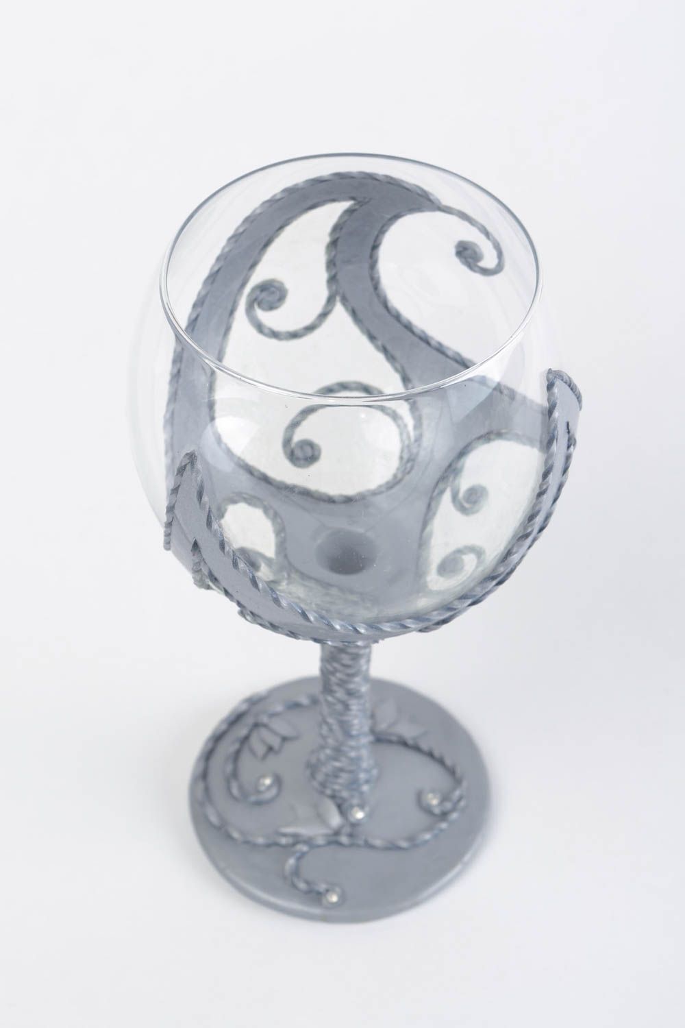 Dekoriertes Weinglas mit Strass Steinen und Elementen aus Polymerton handmade  foto 4