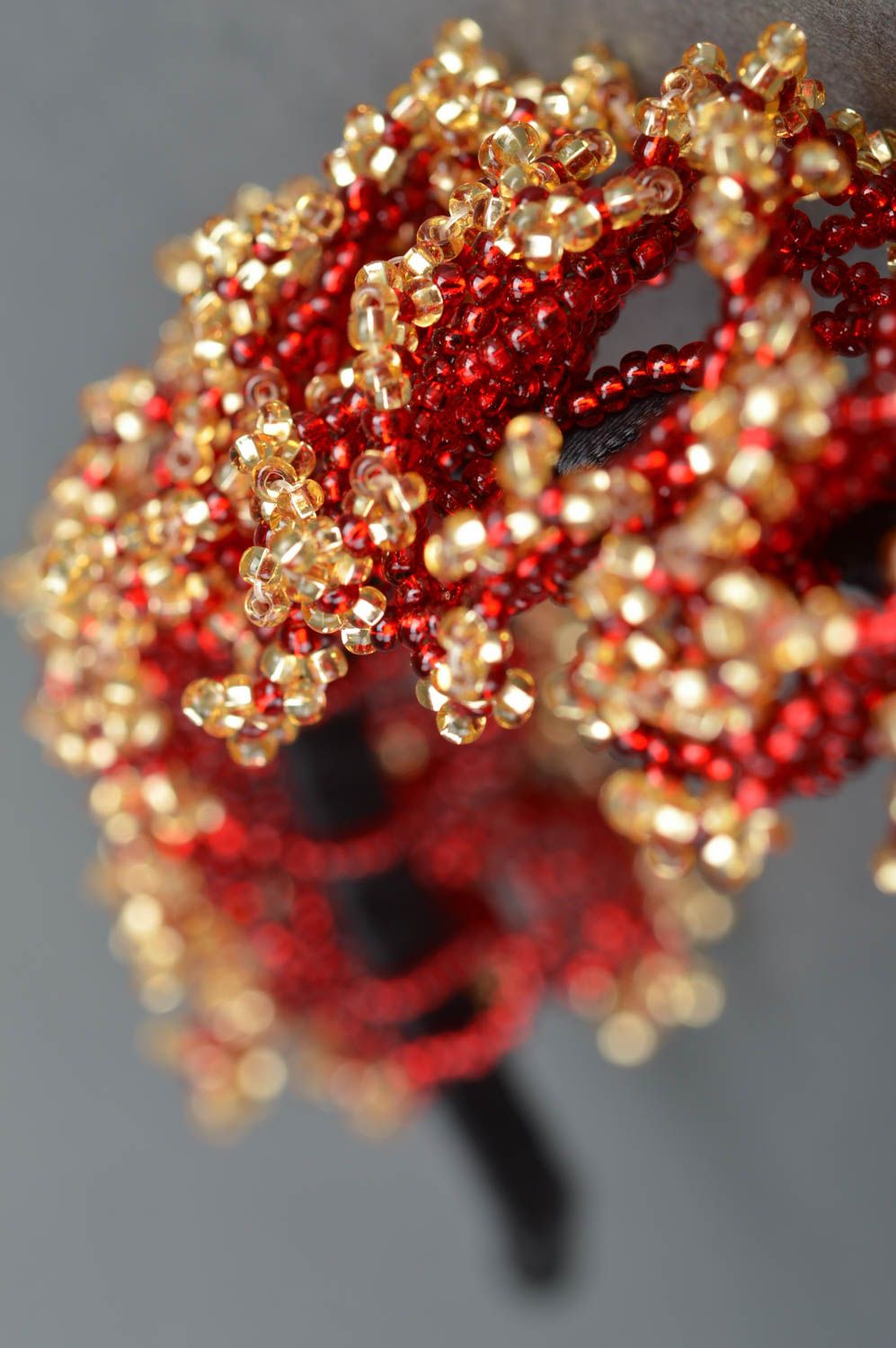Красивый обруч из бисера красный с золотом ажурный необычный ручная работа фото 4