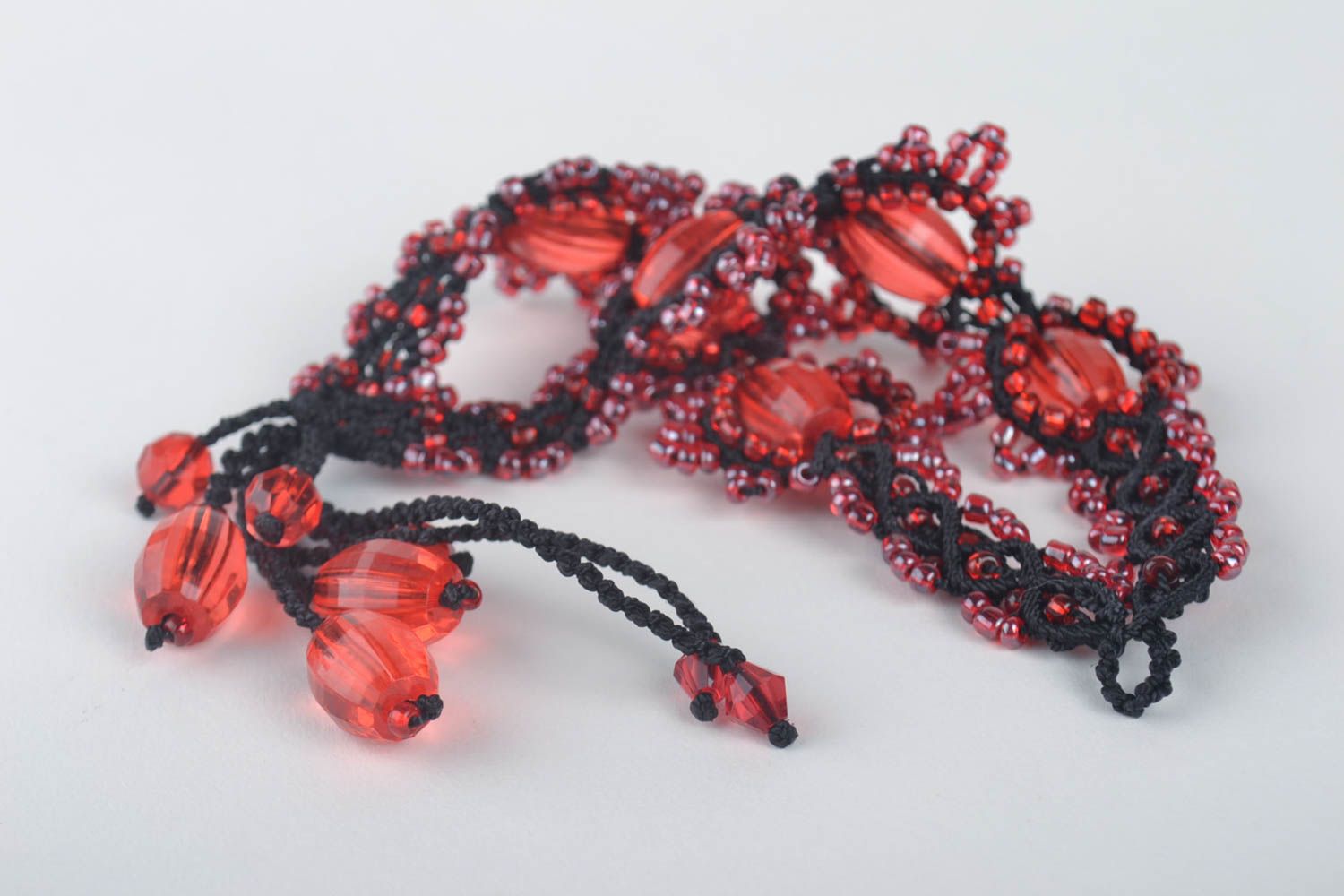 Bracelet large Bijou fait main macramé rouge et noir design Cadeau femme photo 5