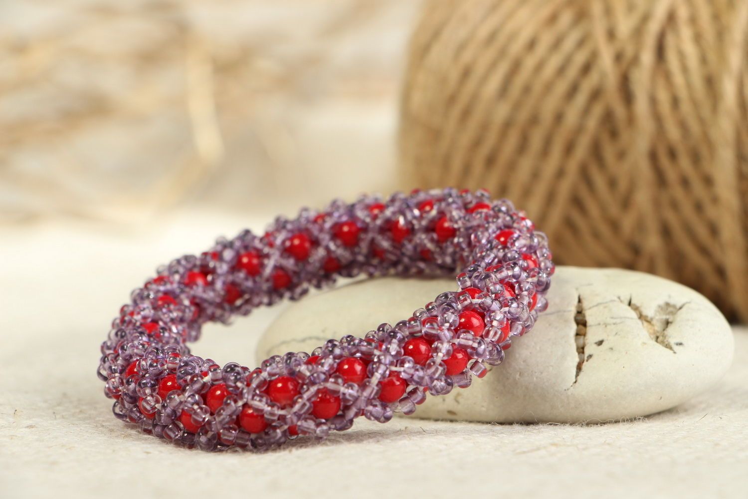 Bracelet fait main en perles de rocailles et corail photo 1