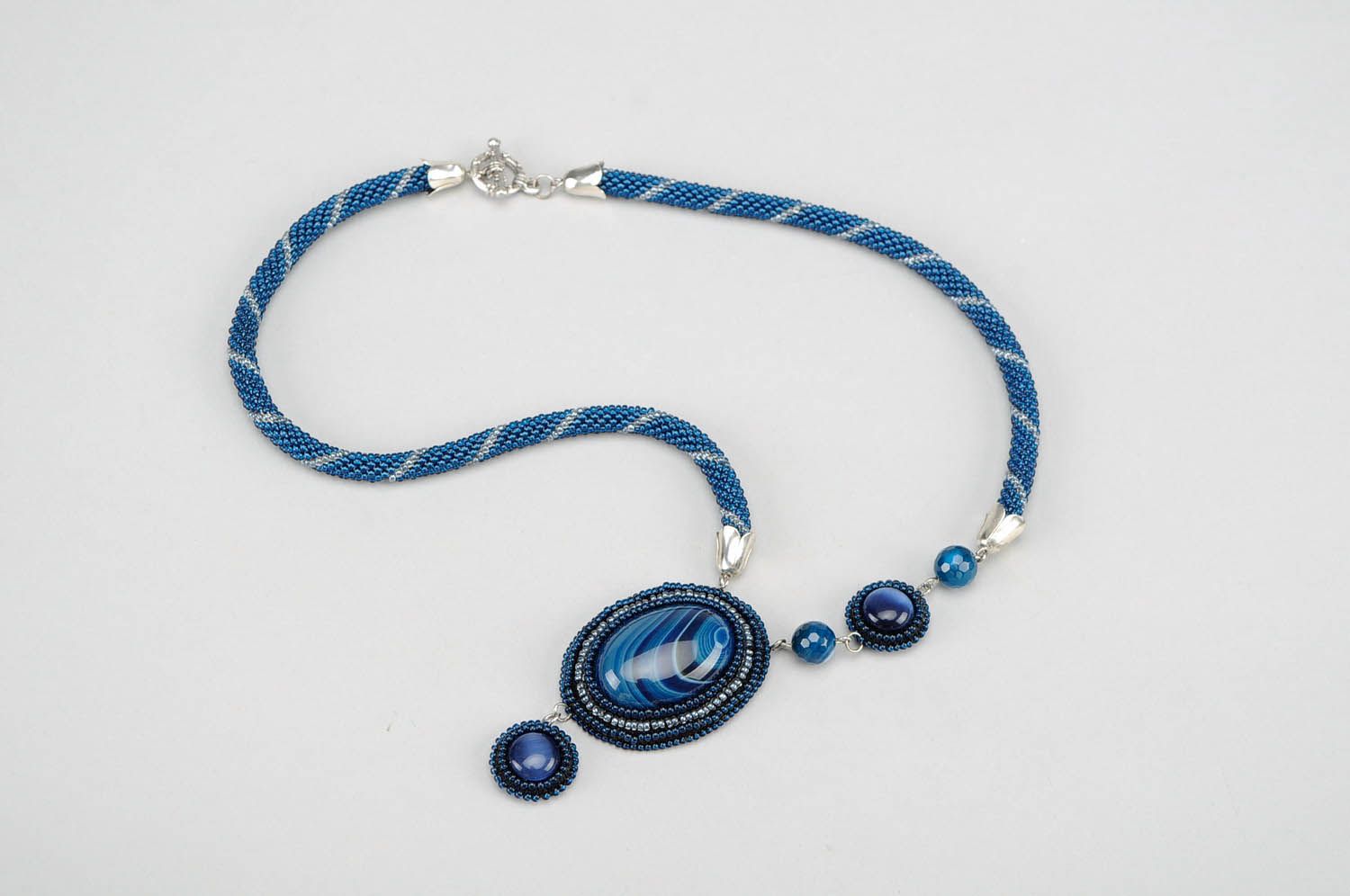 Necklace with beads and natural stones photo 3