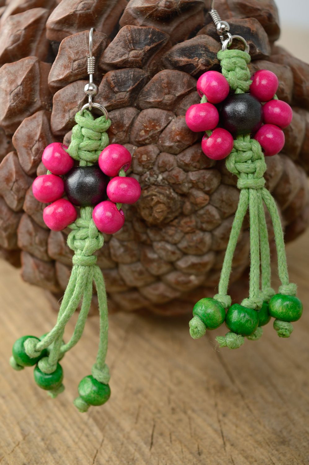 Boucles d'oreilles en macramé multicolores avec perles de bois faites main femme photo 2