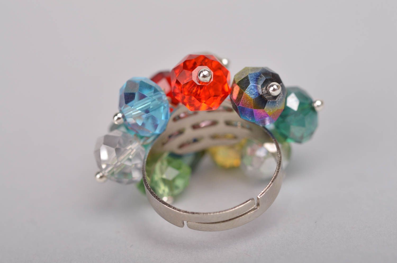Разноцветное кольцо из бусин с регулируемым размером ручной работы фото 4