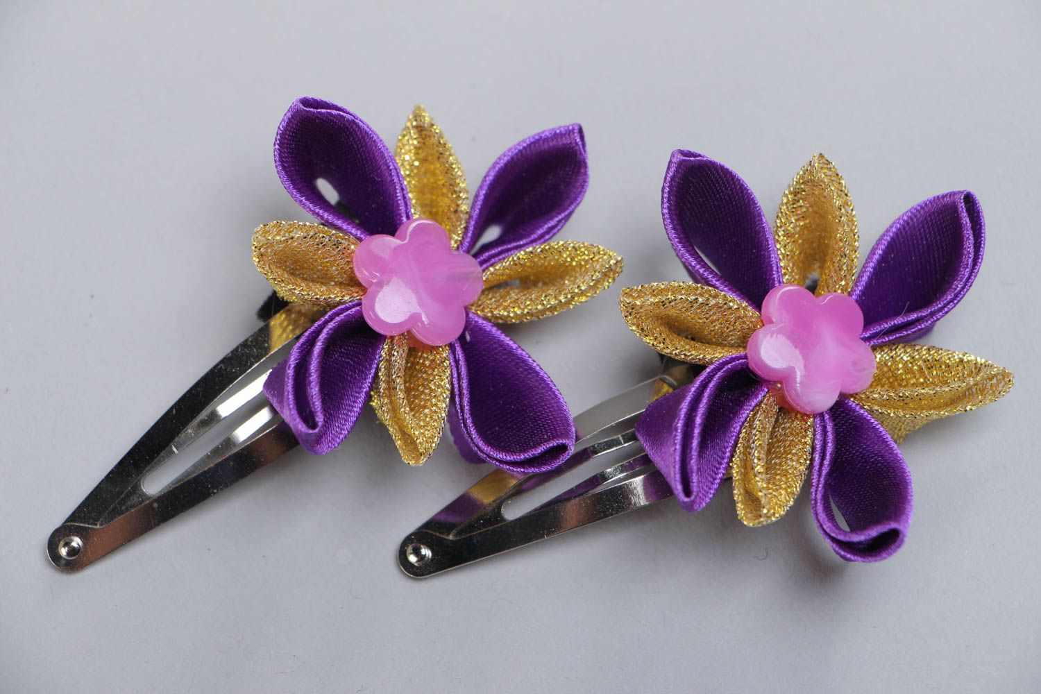 Set of 2 handmade decorative hair clips with violet satin ribbon kanzashi flowers photo 2