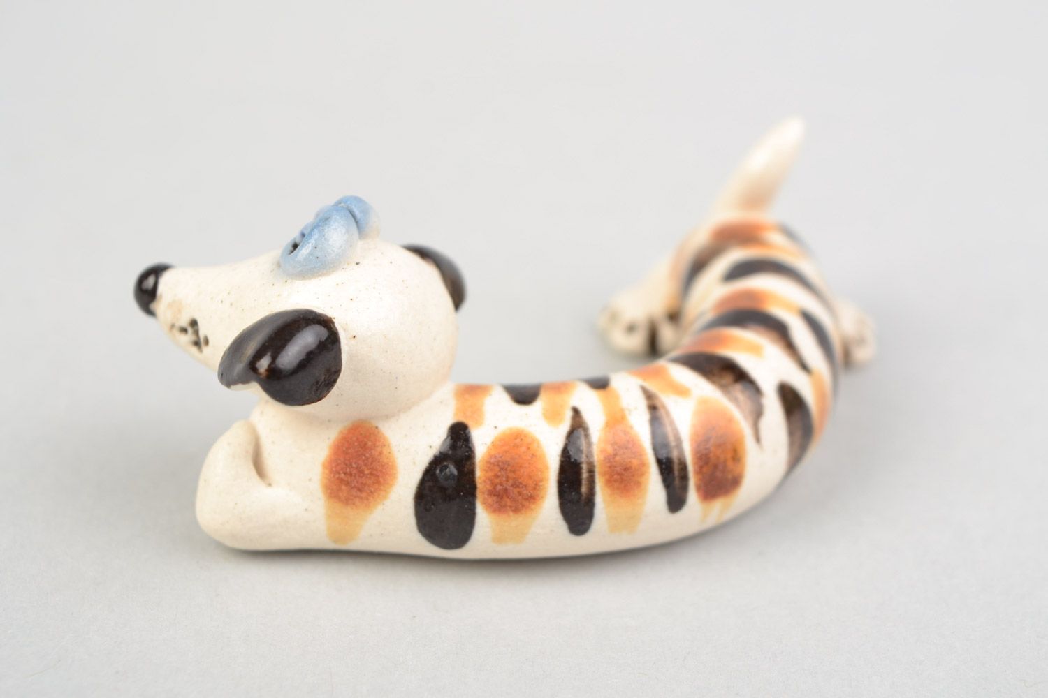 Figura de cerámica en miniatura hecha a mano para decoración perro salchicha foto 4