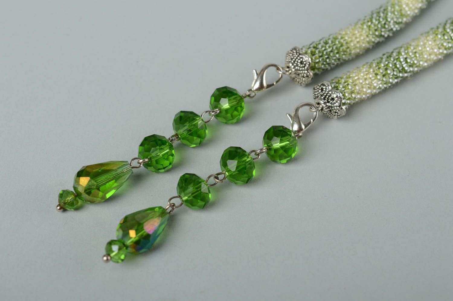 Collar de abalorios bisutería artesanal accesorio de mujer lariat verde a rayas foto 2