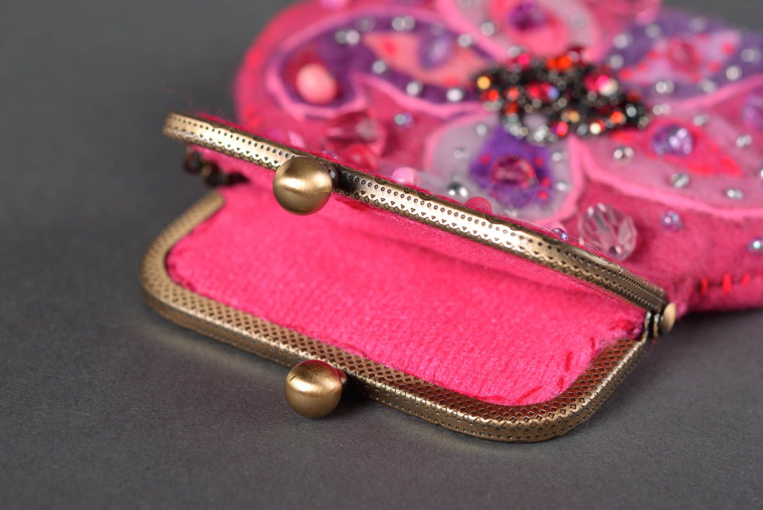 Cartera de mujer accesorio artesanal de lana rosada regalo original elegante foto 3