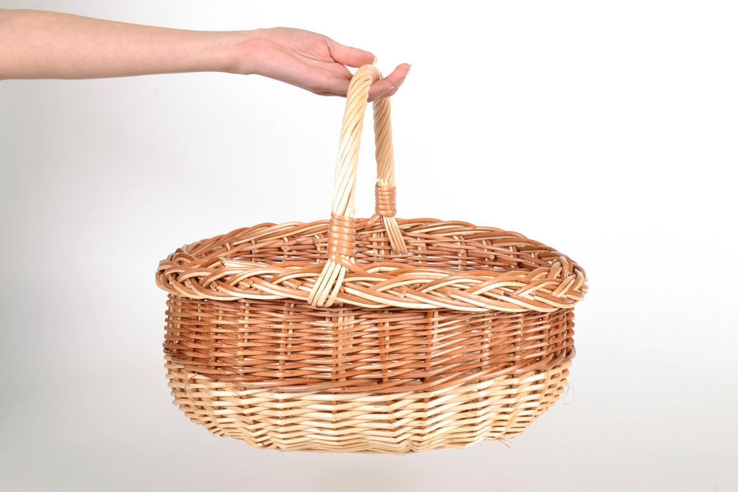 Wicker basket with handle photo 5