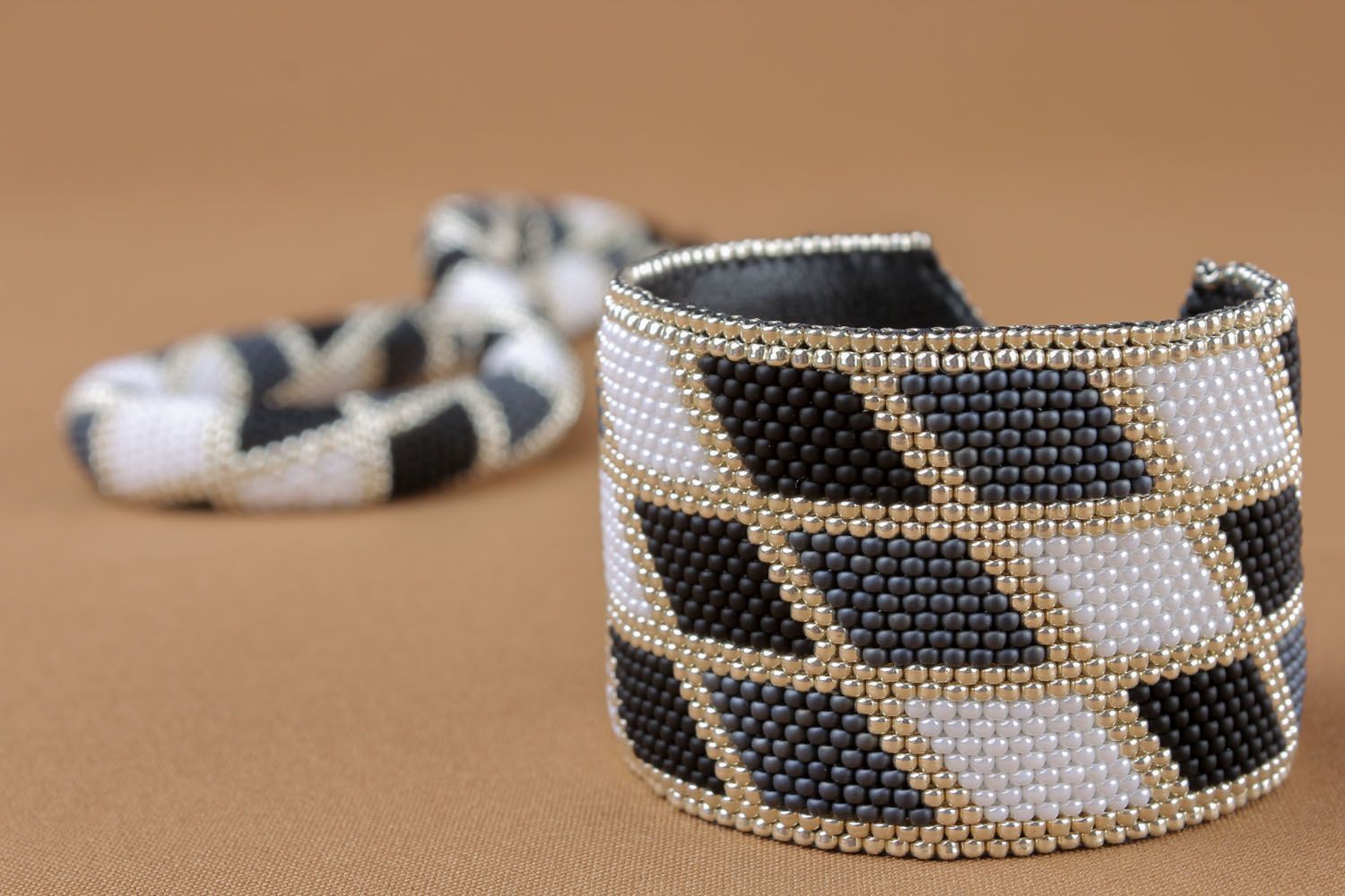 Collier et bracelet en perles de rocailles faits main photo 4