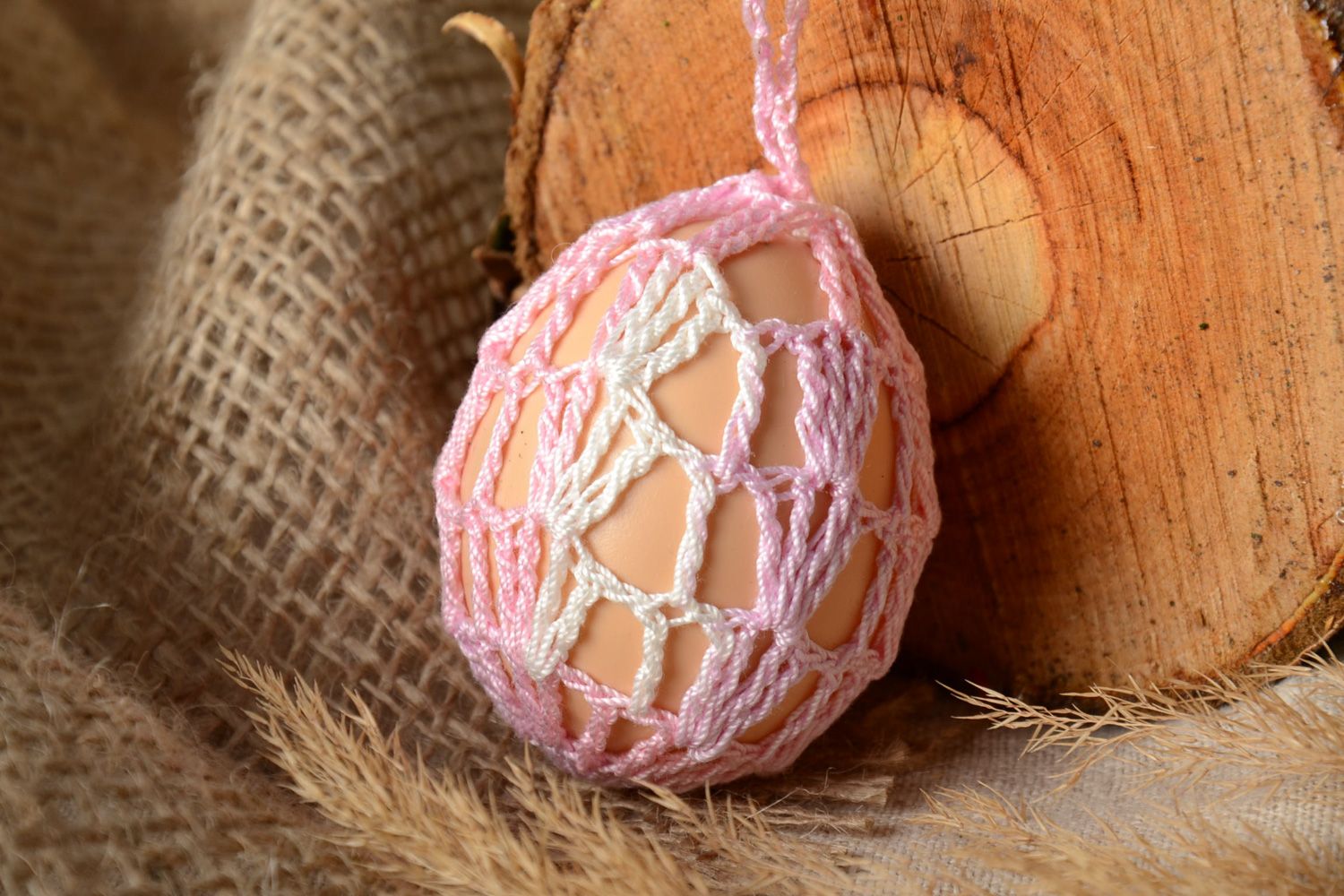 Oeuf de Pâques original fait main à suspendre recouvert de fils en coton photo 1