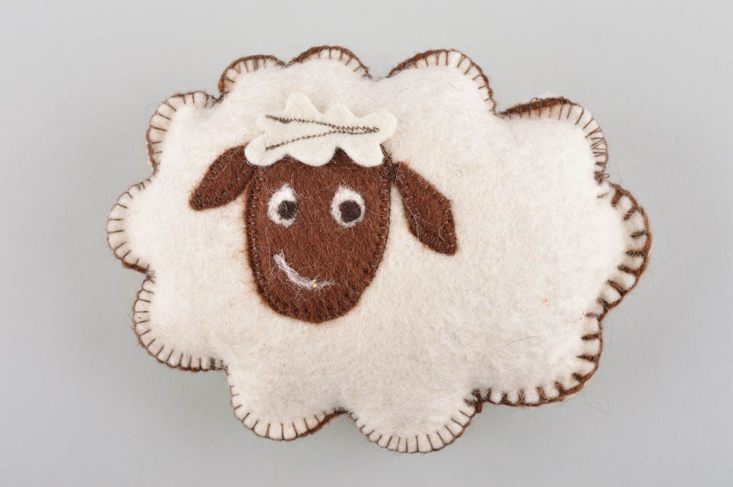 Handmade Kissen Spielzeug Stofftier Schaf Kinderzimmer Deko aus Wolle gefilzt foto 2
