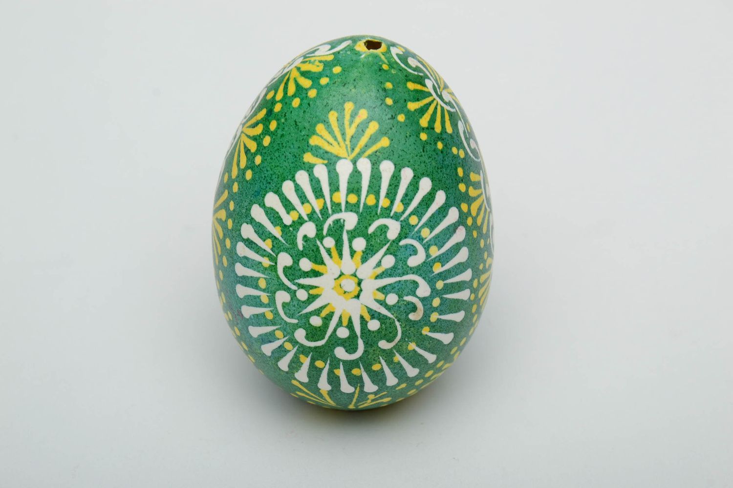 Декоративное яйцо ручной работы в зеленой цветовой гамме фото 2