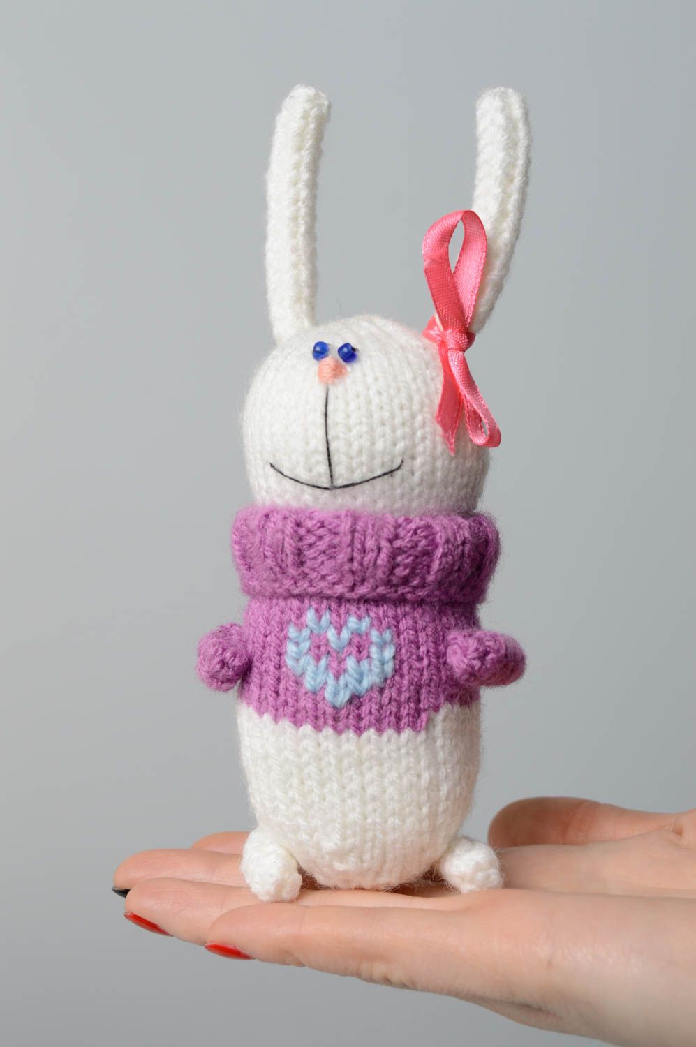 Peluche tricotée avec des aiguilles Lièvre photo 3