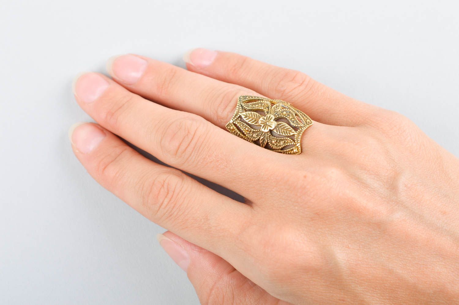 Кольцо ручной работы кольцо из латуни металлическое украшение стильное большое фото 5