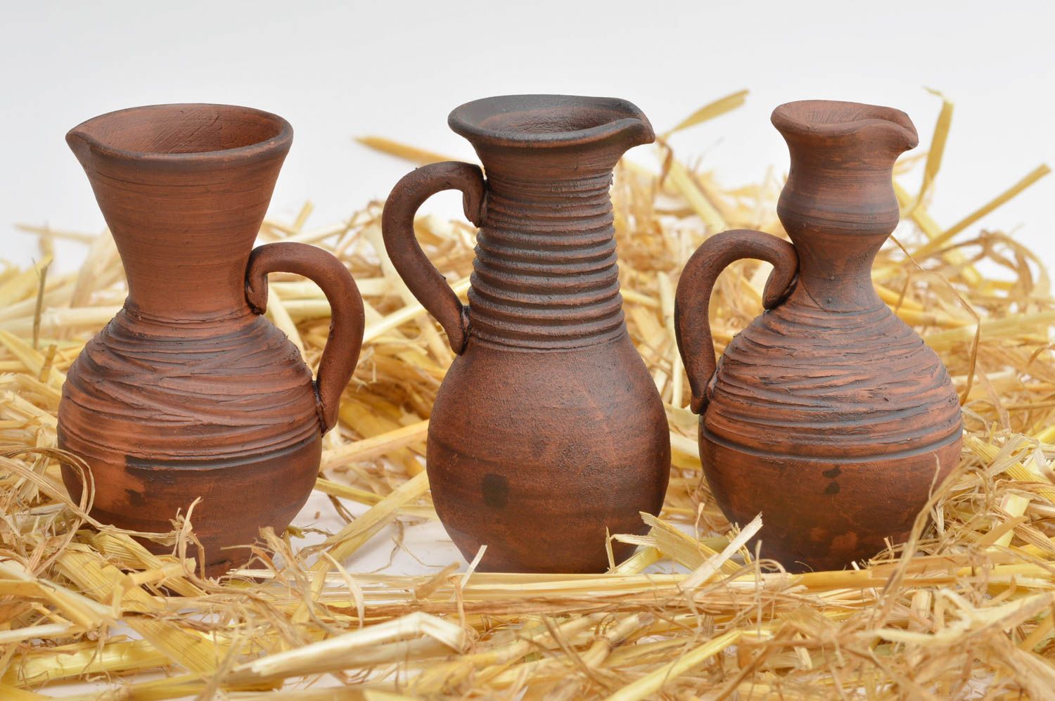 Set of 3 wine brown pitchers in different design with handles and simple patterns 0,5 lb photo 1