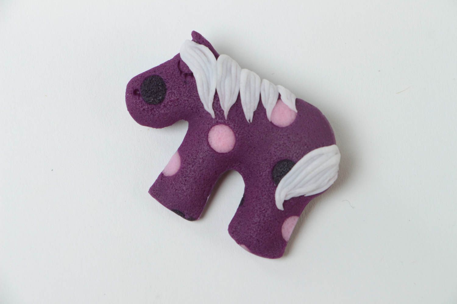 Broche poney en pâte polymère faite main violette pour enfants et jeunes filles photo 2