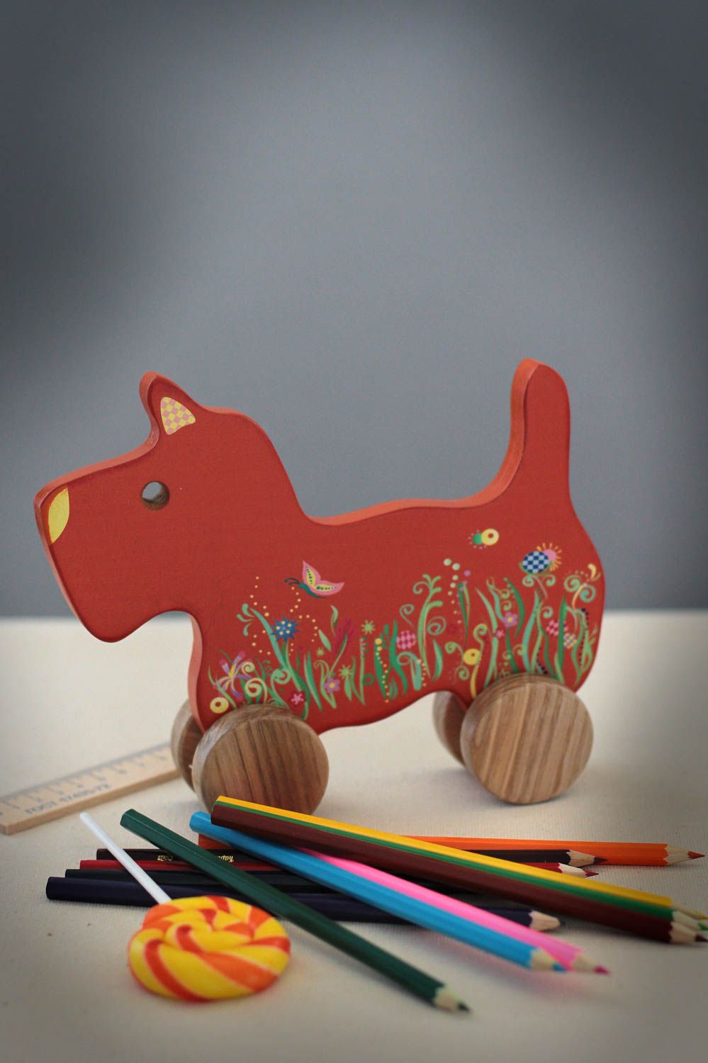 Juguete hecho a mano perrito juguete de madera regalo bonito juguetes con ruedas foto 1