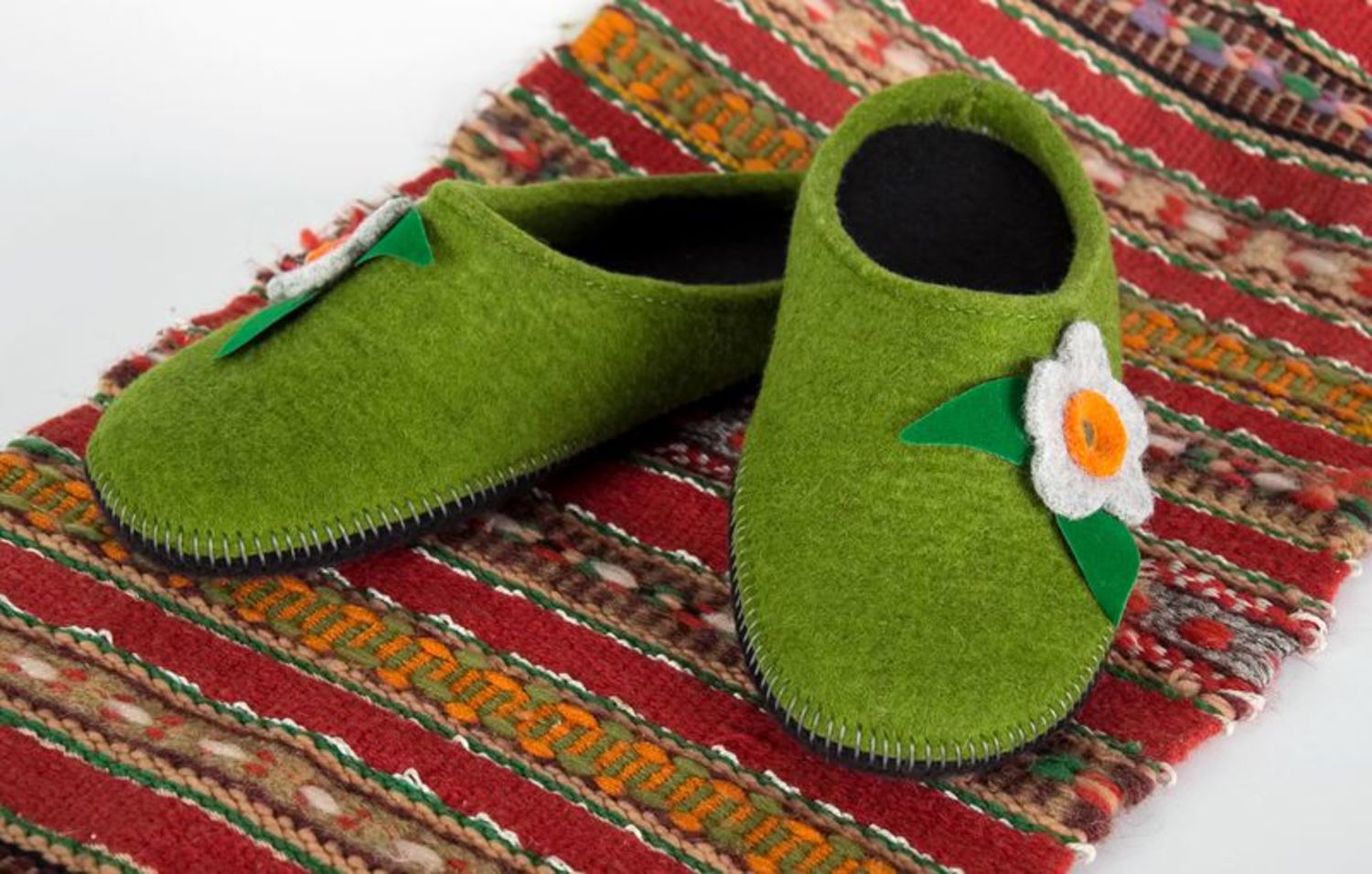 Women's felt slippers of green color with a flower photo 1