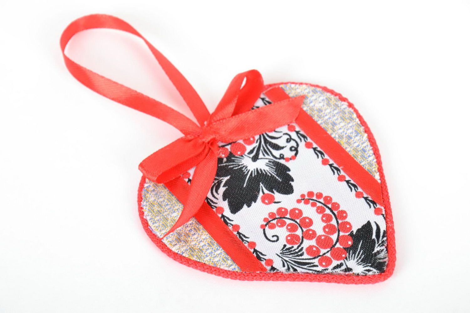 Heart-shaped amulet with ethnic embroidery photo 3