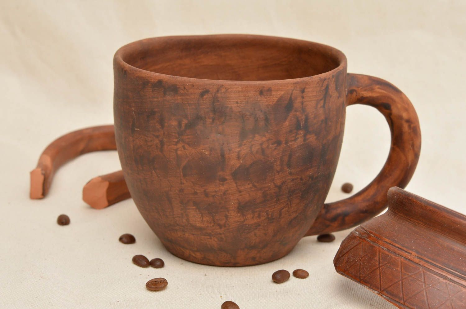Простая глиняная чашка ручной работы для чая или кофе эко посуда коричневая фото 1