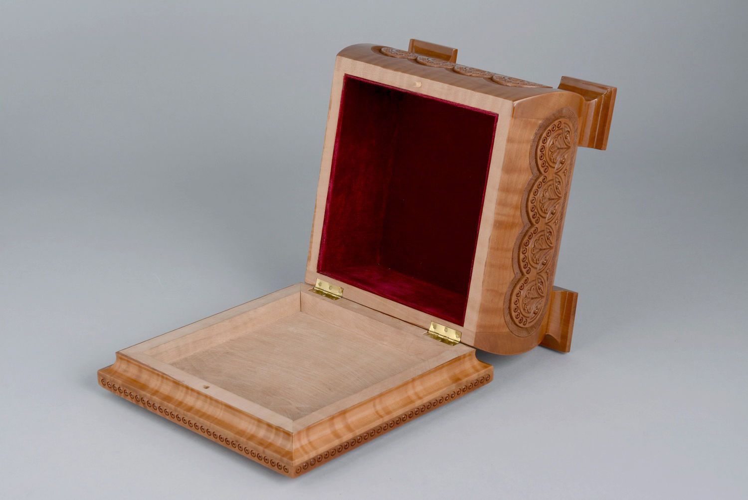 Wooden carved jewelry box photo 2
