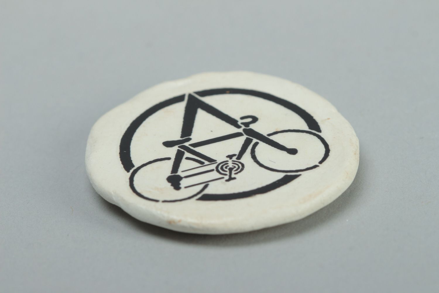 Round polymer clay fridge magnet with bicycle photo 2