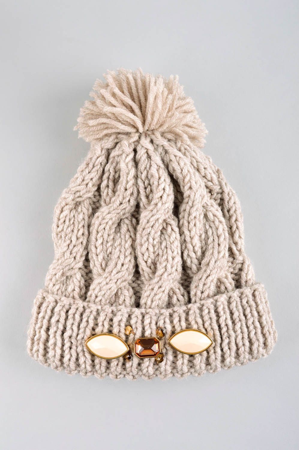 Шапка ручной работы вязаная шапка бежевая с кристаллами зимняя шапка теплая фото 5