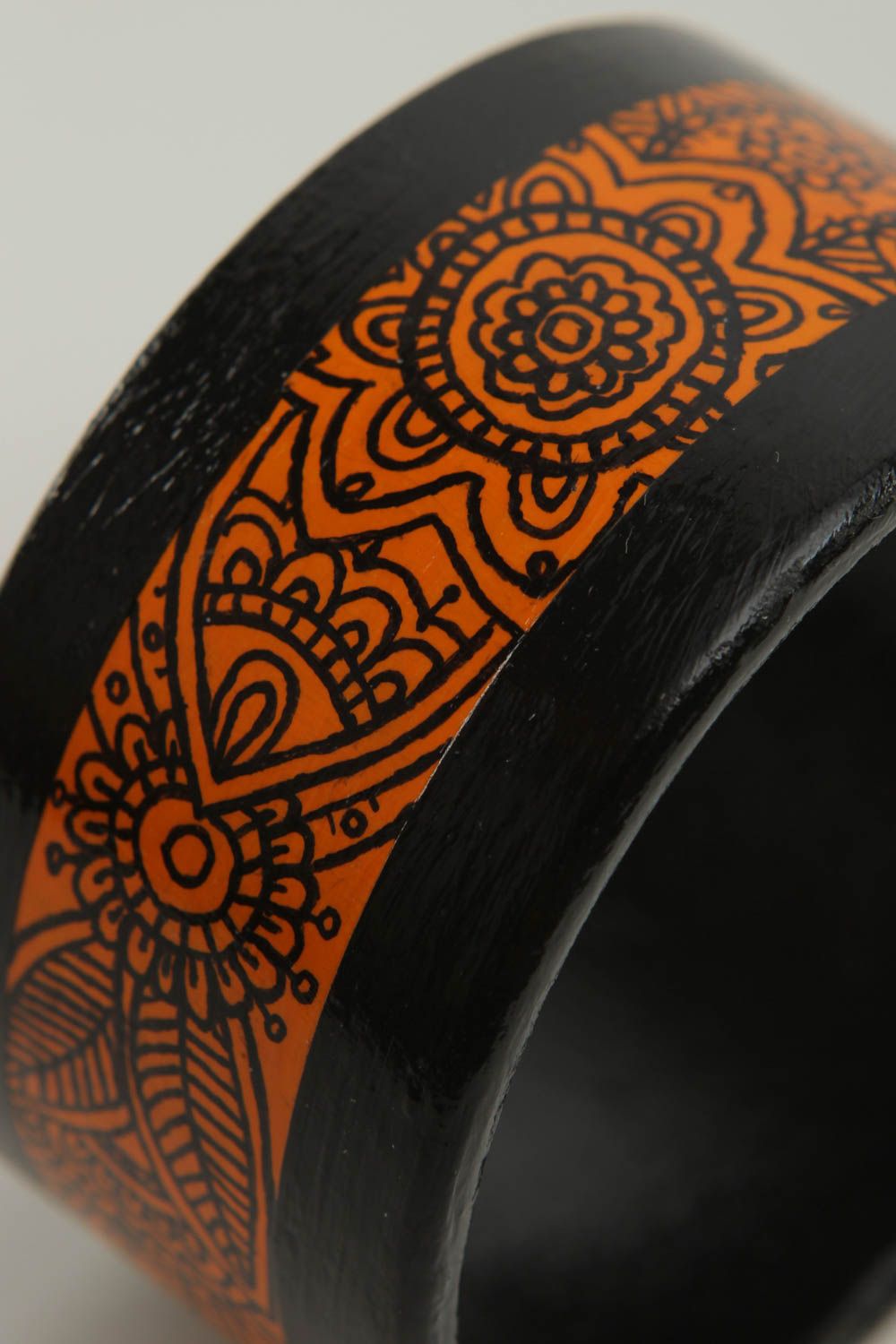 Широкий браслет на руку ручной работы браслет с росписью украшение из дерева фото 5