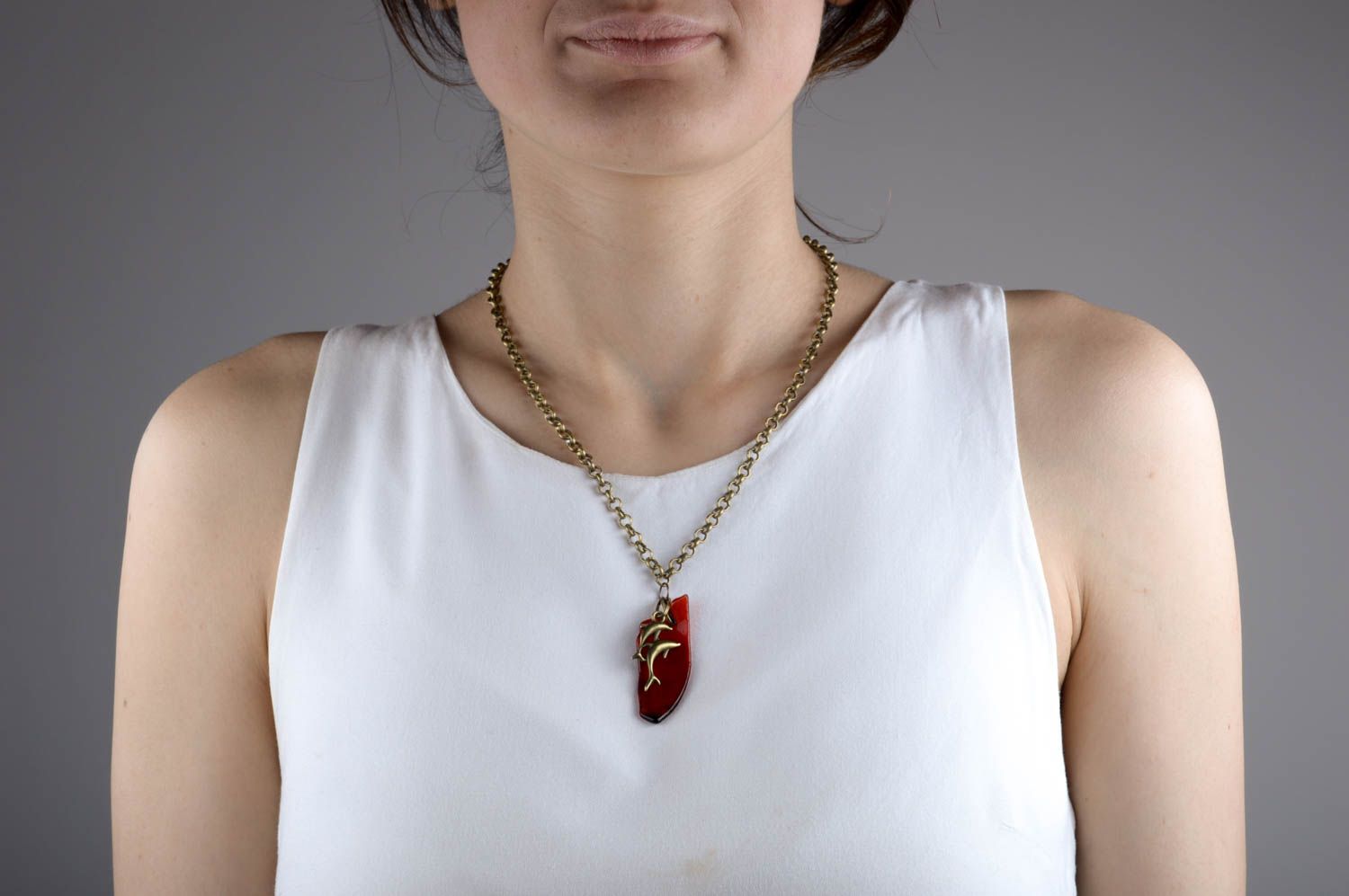Pendentif en verre Bijou fait main rouge avec pendeloques Accessoire femme photo 2