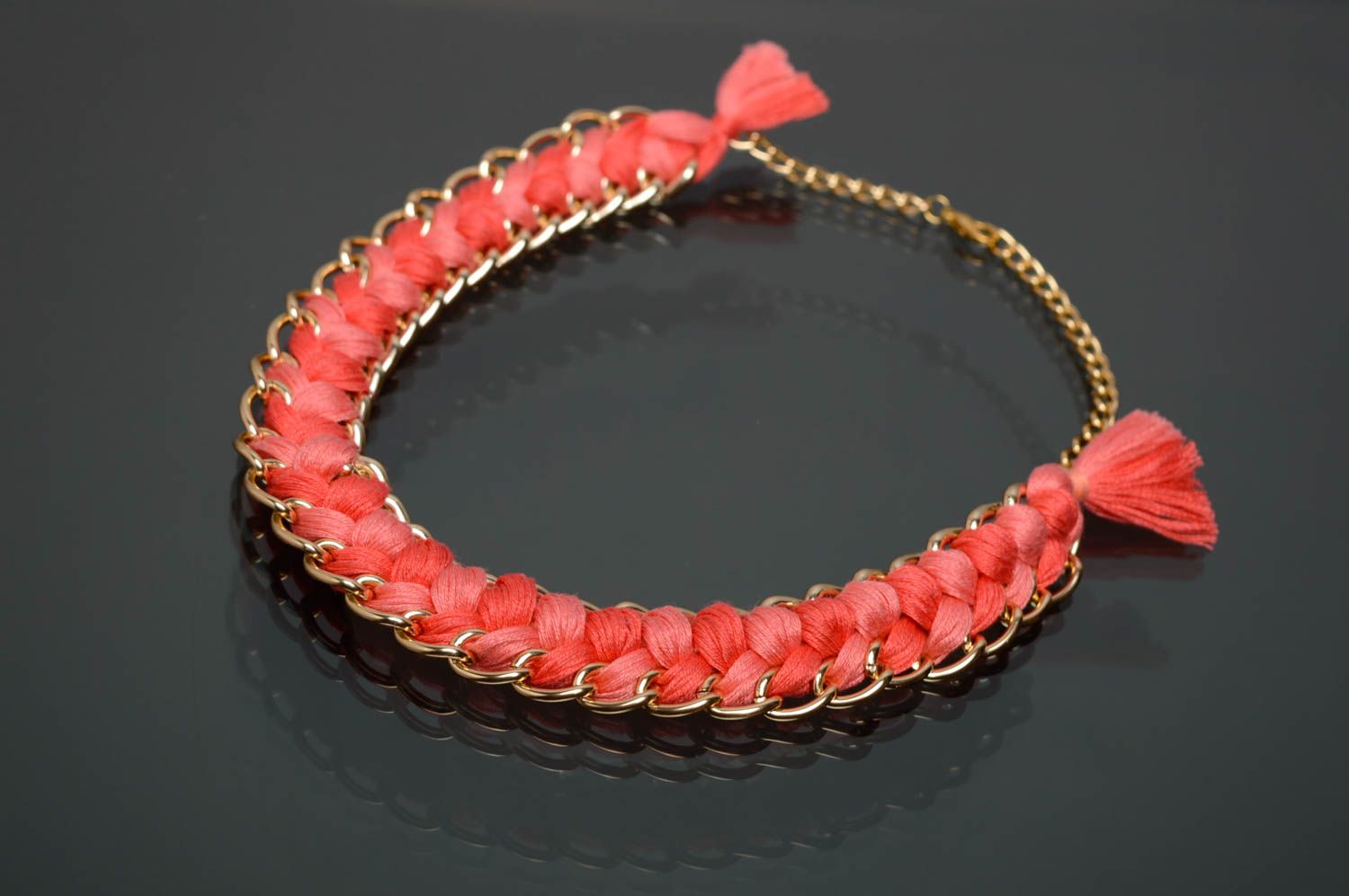 Coral thread necklace with chain photo 1