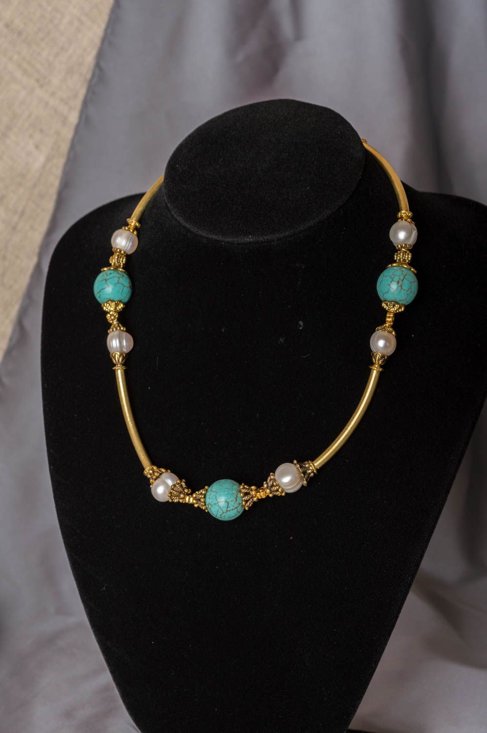 Collier en turquoise perles et laiton fait main bleu doré original pour femme  photo 1