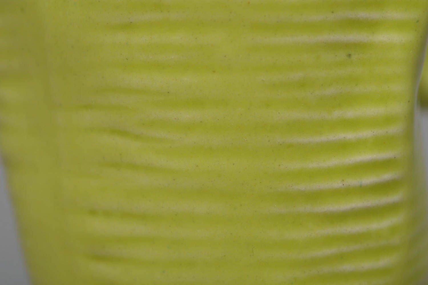Vaso de porcelana artesanal con asa de color verde claro original bonito foto 3