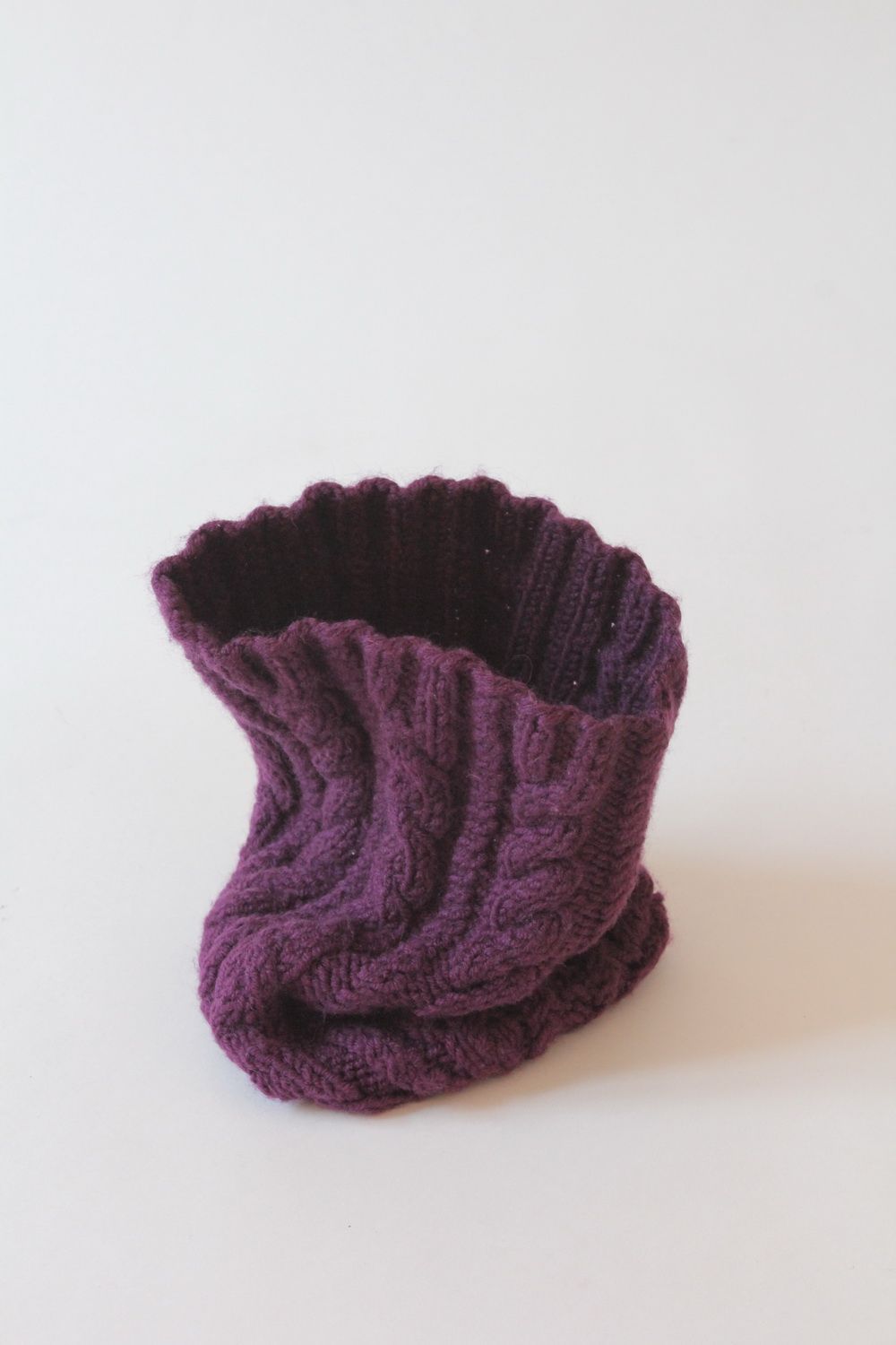 Bonnet tricoté violet fait main photo 3