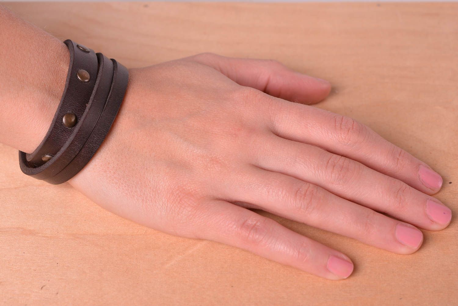 Bracelet cuir Bijou fait main marron Accessoire femme cadeau design métal photo 2