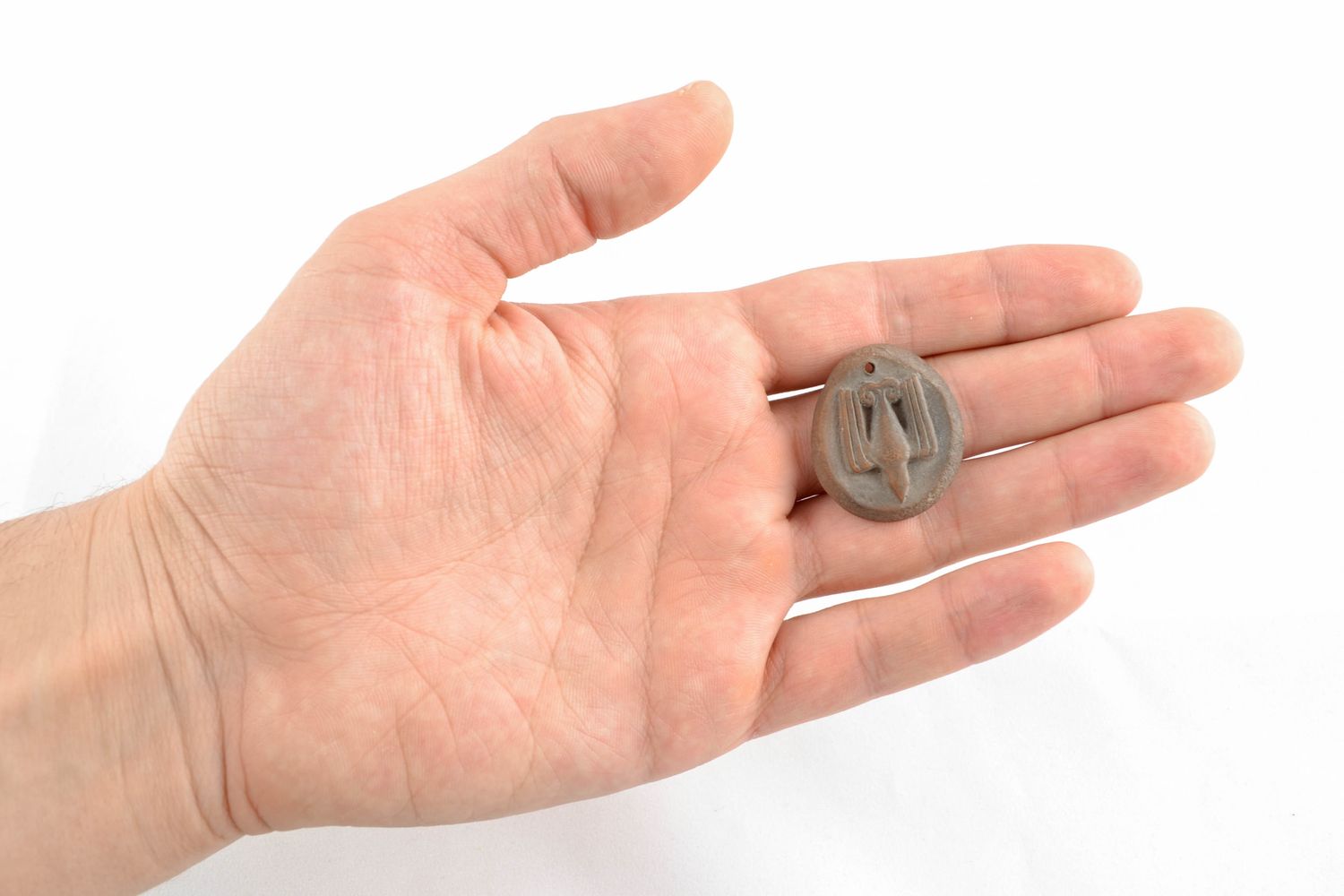 Round ceramic pendant with trident photo 2