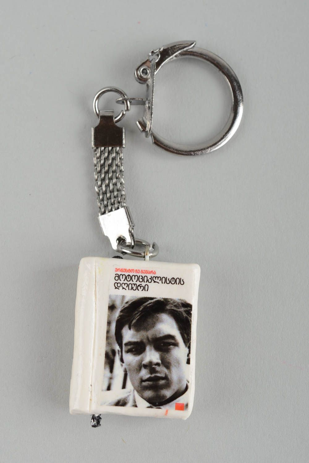 Porte-clés fait main Accessoire design Cadeau original livre Carnets de voyage photo 2