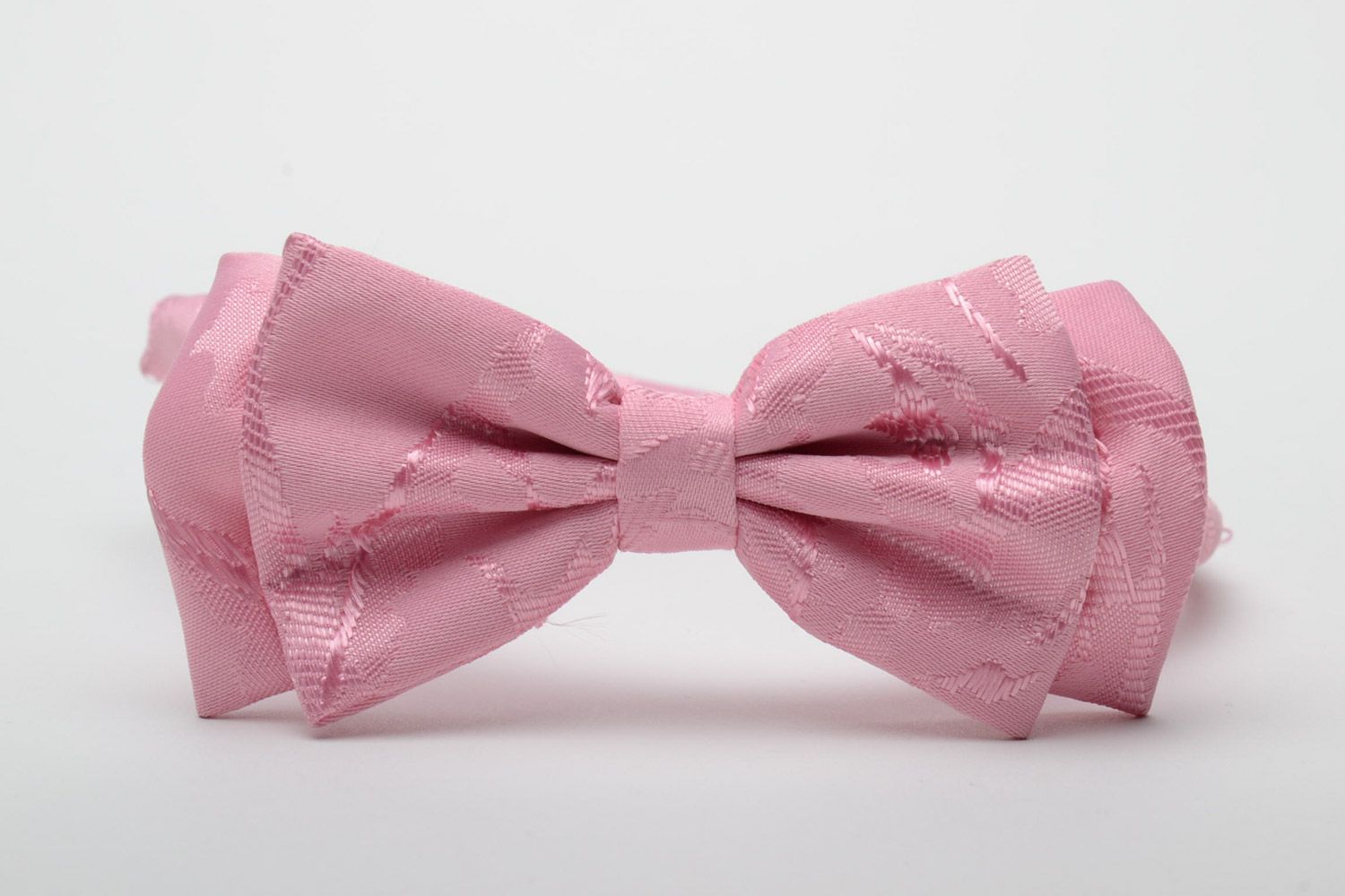 Ободок для волос ручной работы шелковый розовый с бантиком на пластиковой основе фото 4