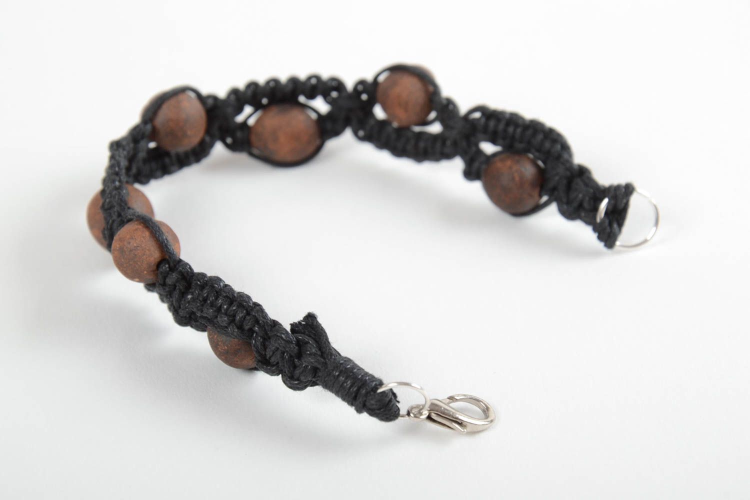 Плетеный браслет из вощеного шнура ручной работы авторский с глиняными бусинами фото 4